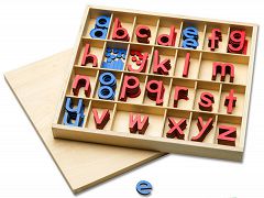 Montessori-Material bewegliches Alphabet zum Schreiben und Lesen lernen