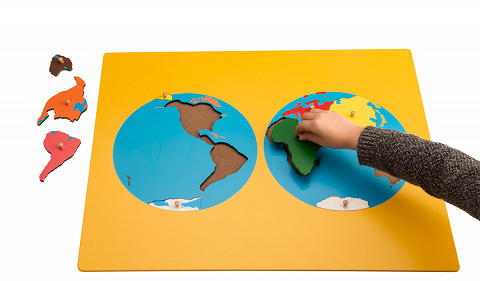 Kontinente erklären an der Weltkarte