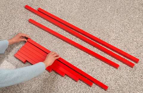 Montessorio Rote Stangen zum Verständnis von Längen