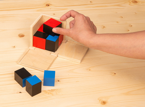 Montessori Binomischer-Kubus zur binomischen Formel