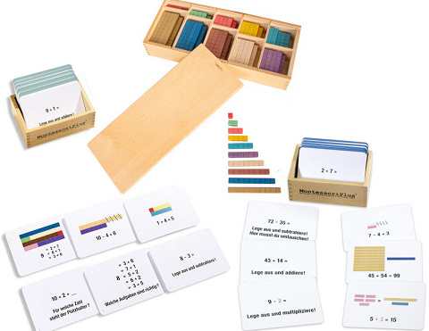 Montessori-Material Rechenstäbchen in Montessori-Farben mit Aufgabenkarten