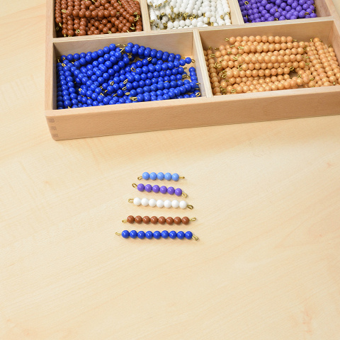 Rechenperlen als Perlenstäbchen zum Rechnen nach Montessori.