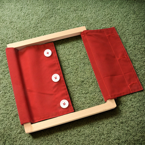 Montessori Material Knöpfe üben