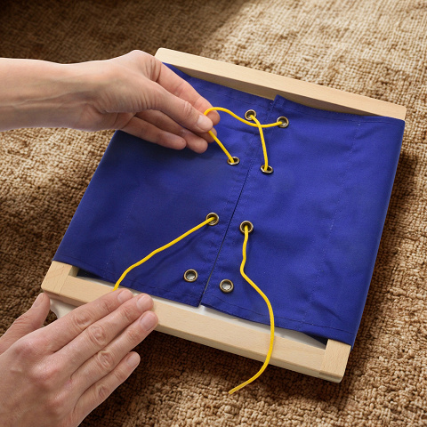 Verschlußrahmen Montessori zum Üben von Schleifen