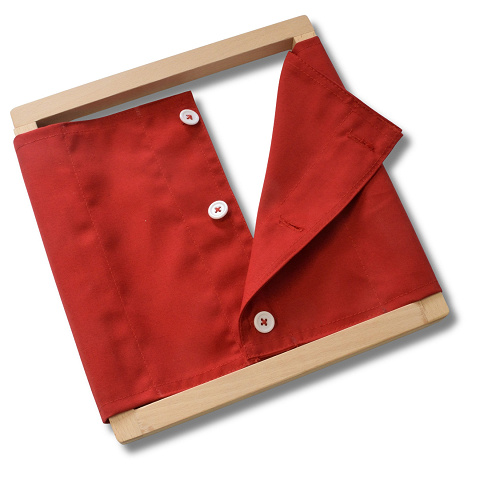 Montessori Rahmen mit kleinen Knöpfen.