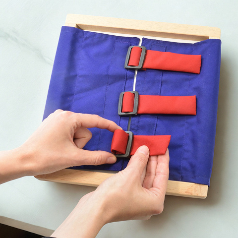 Montessori Anziehrahmen aus Holz