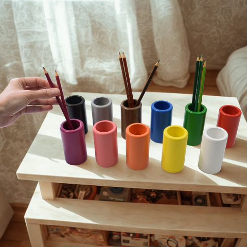 Bleistifthalter farbig Montessori-Material.
