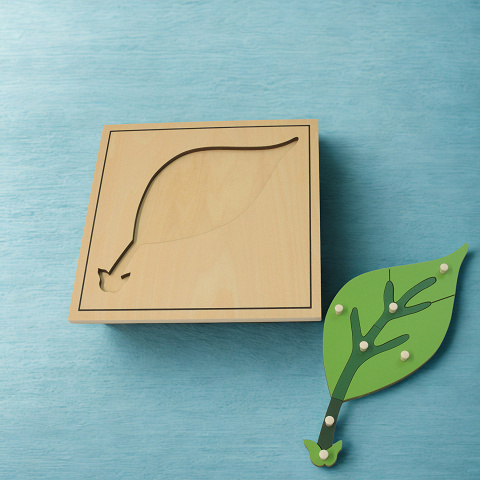 Montessori Holzpuzzle mit Blatteilen