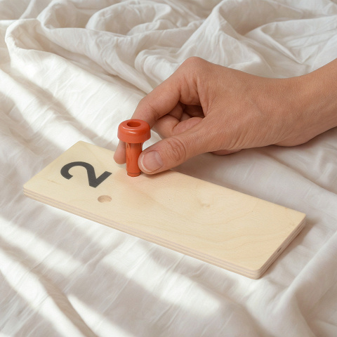 Zahlen bis 10 lernen mit den Montessori Zahlensteckbrettern