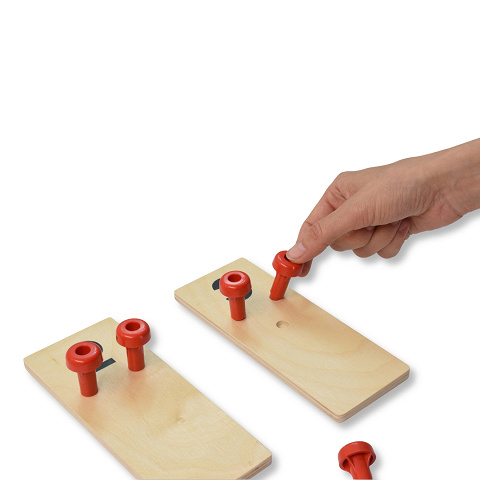 Menge und Zahl zuordnen mit dem Montessori Steckbrett